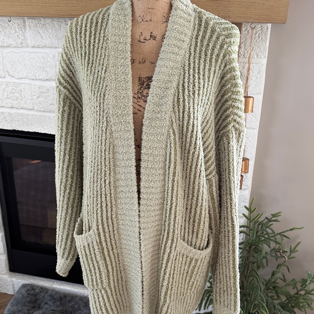 BKE Women's Cardigan in Soft Green